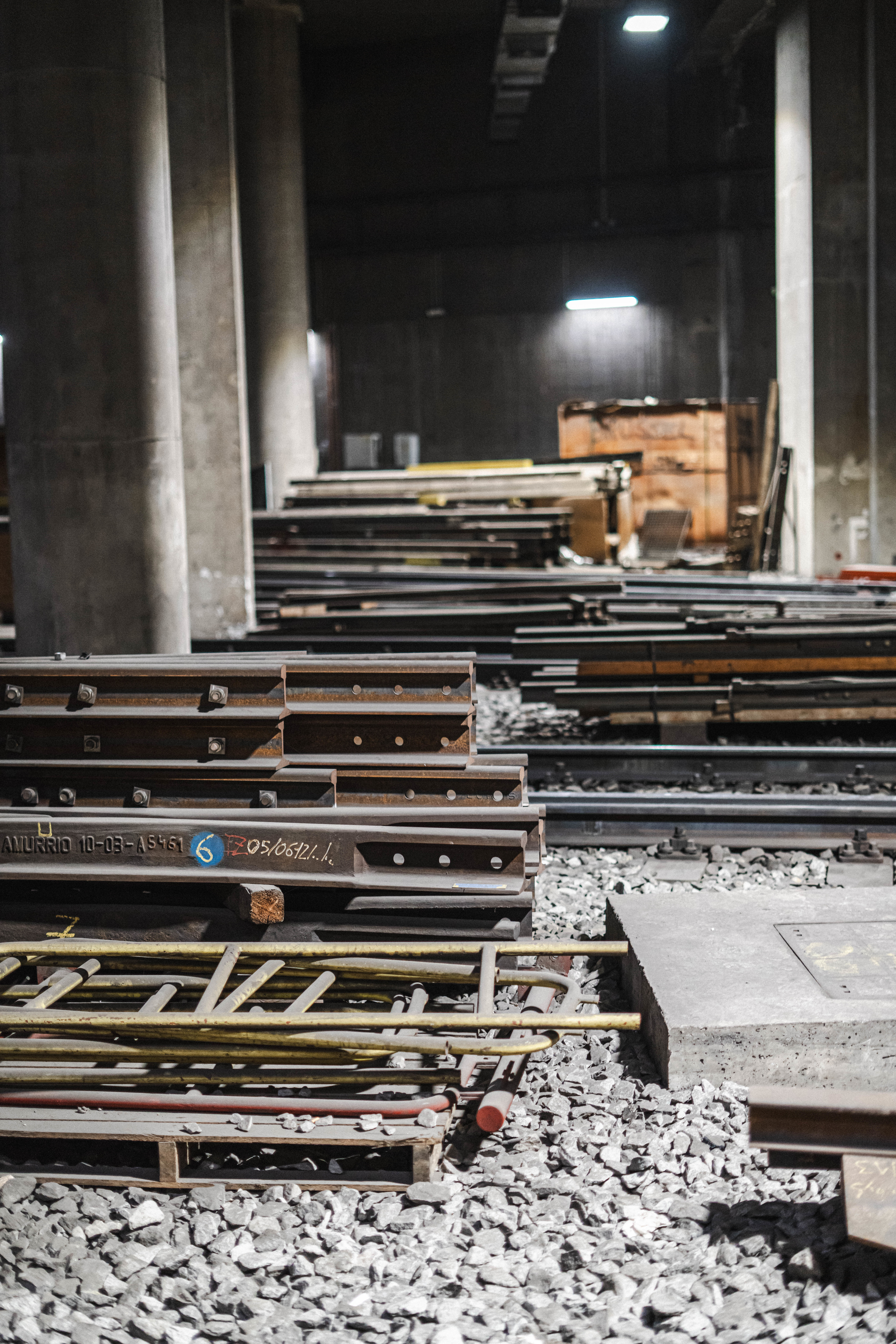 Low-carbon rails